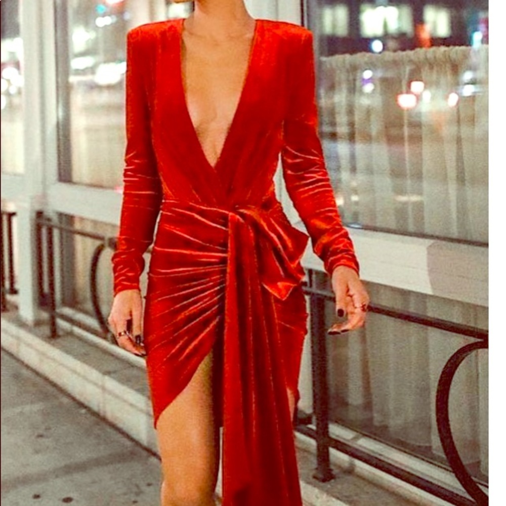 DEEP V-NECK RED VELVET DRESS